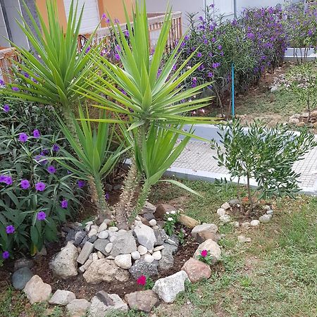 Roses Studios Nea Moudania Luaran gambar