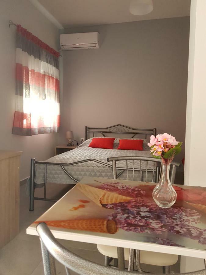 Roses Studios Nea Moudania Luaran gambar